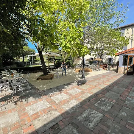 Logis Le Dahu Hotel Parigny (Loire)