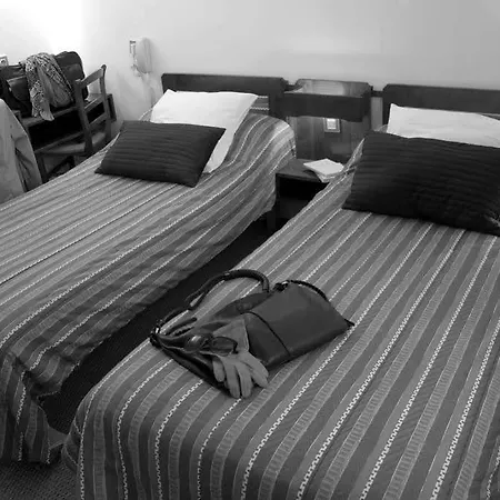 Hotel Logis Le Dahu 2*