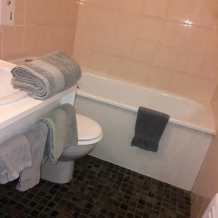 Hotel Logis Le Dahu 2*